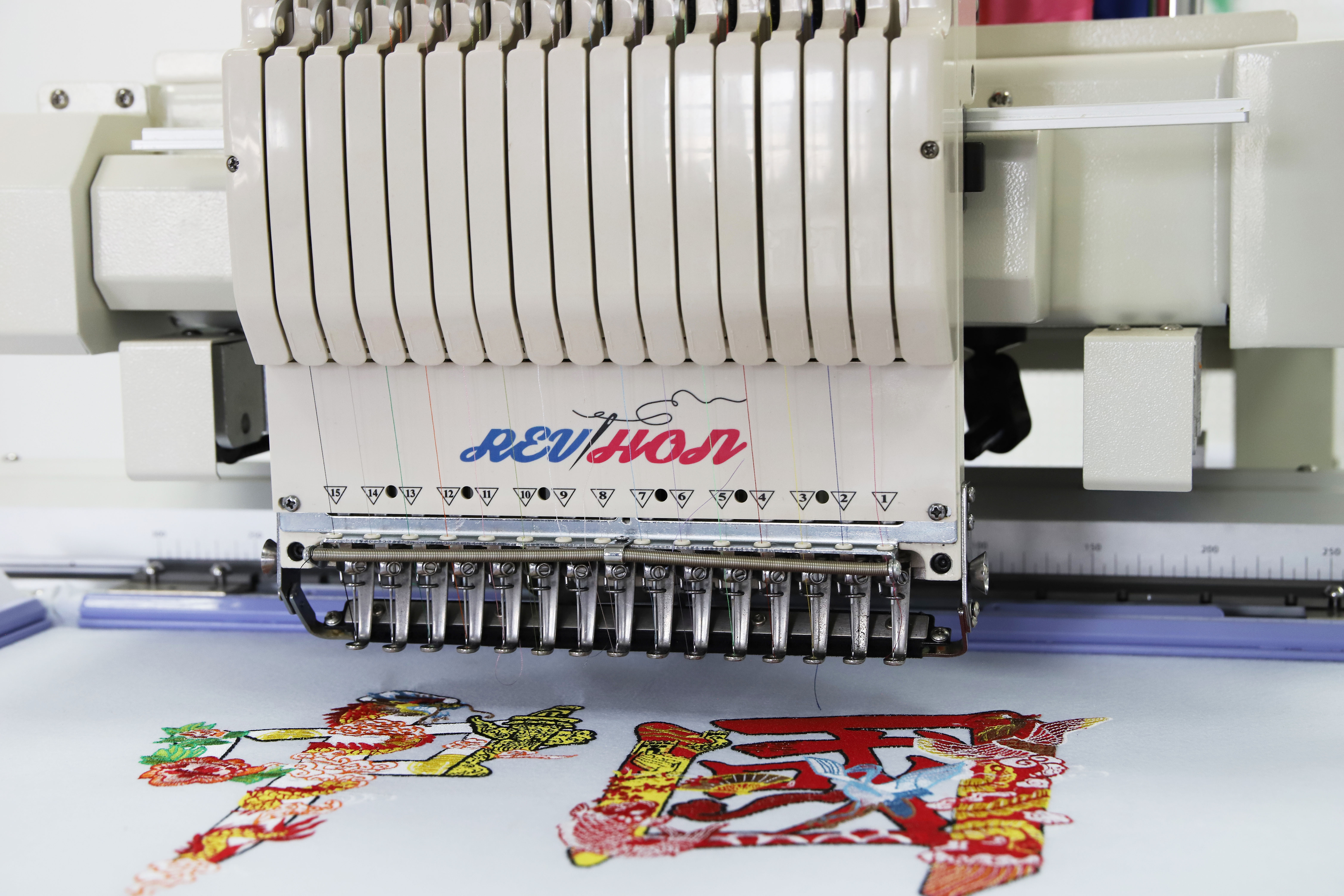 Multifunctional New single-head embroidery machine Convenient Professional Embroidery Machine